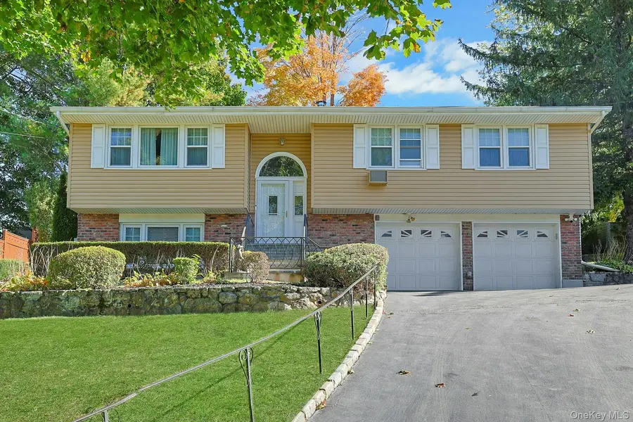 43 Bainbridge AVE, Thornwood, NY 10594