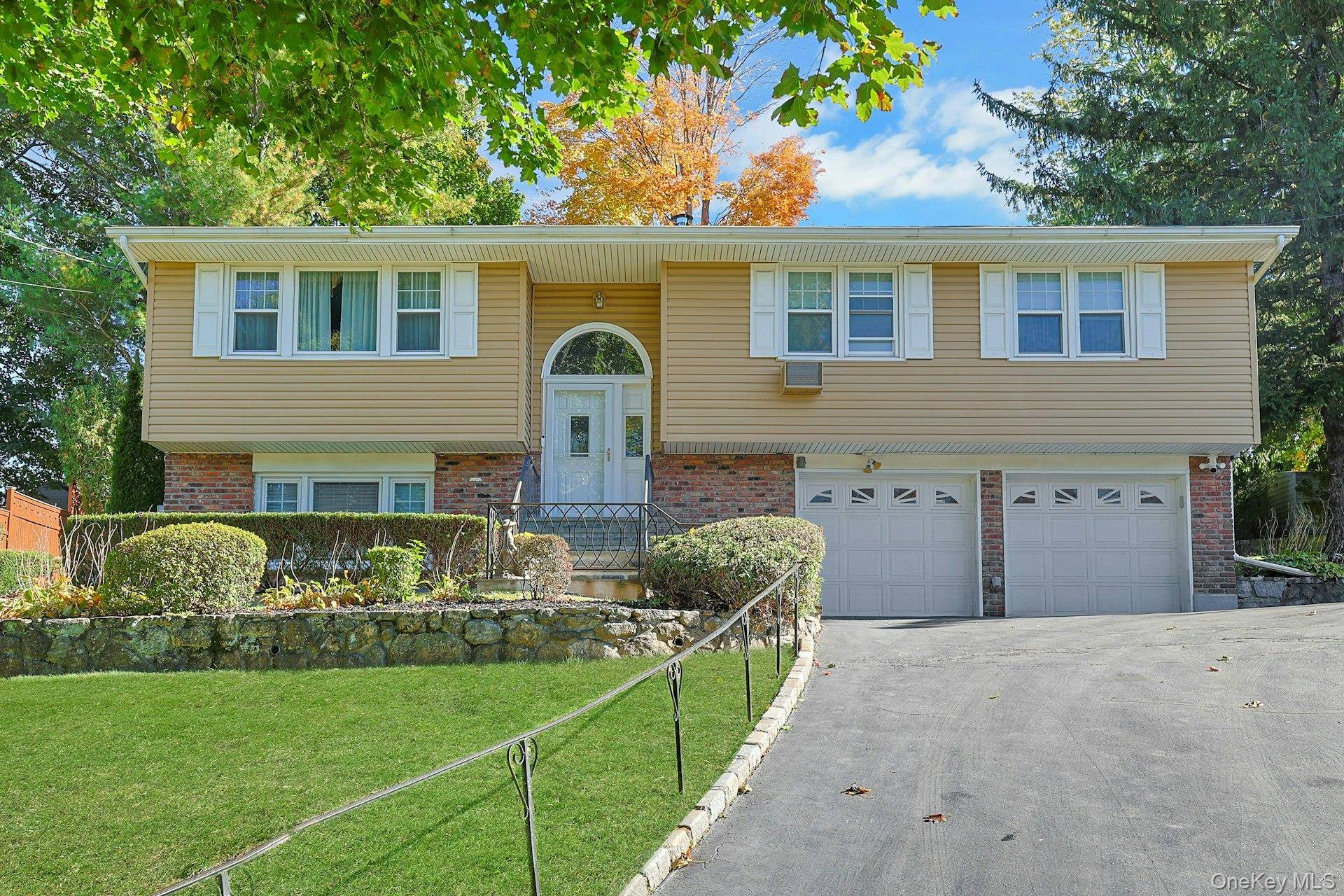 43 Bainbridge AVE, Thornwood, NY 10594