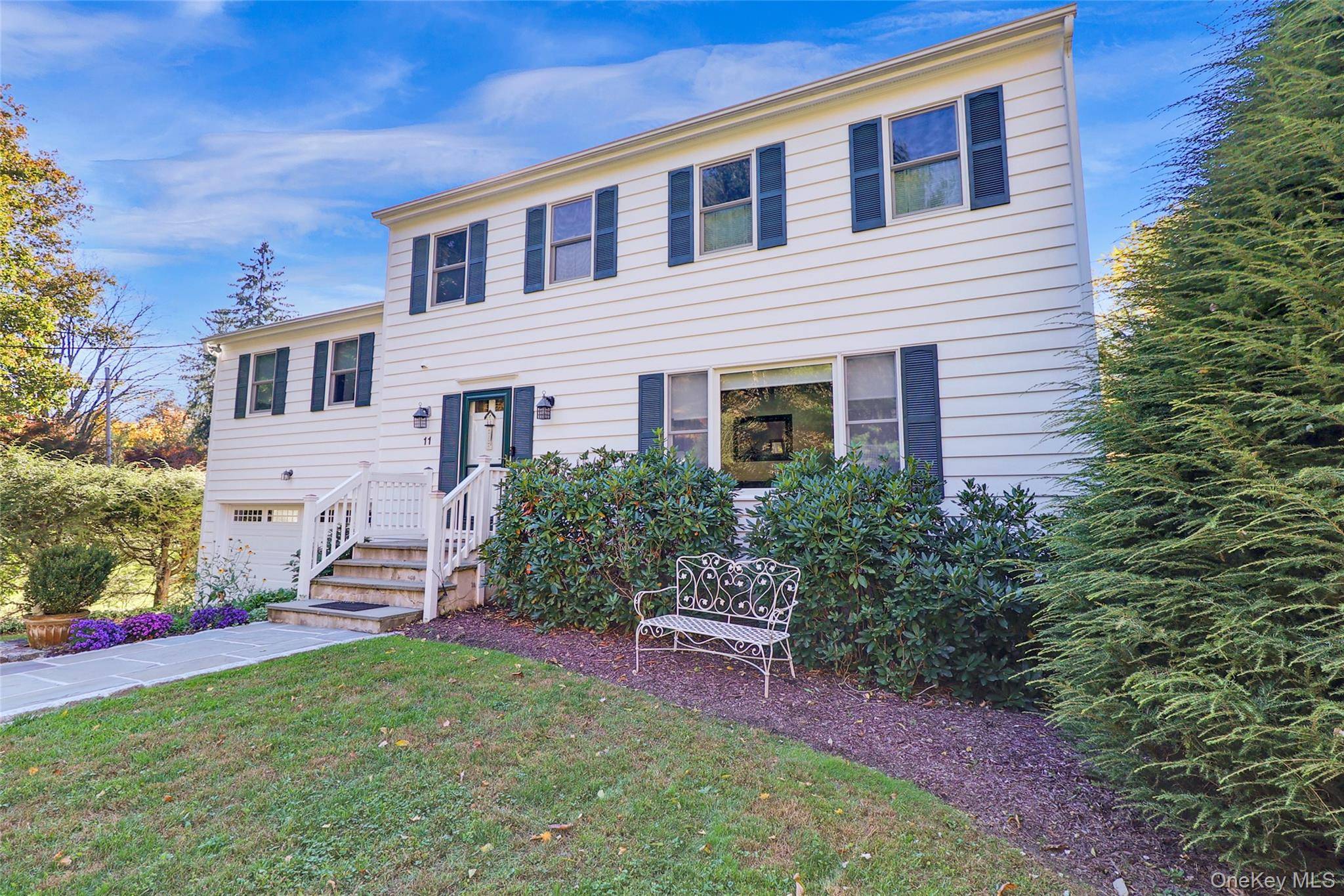 11 Willow LN, Mount Kisco, NY 10549