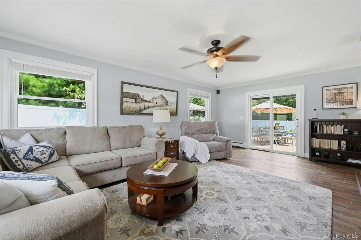 139 N Summit AVE, Patchogue, NY 11772