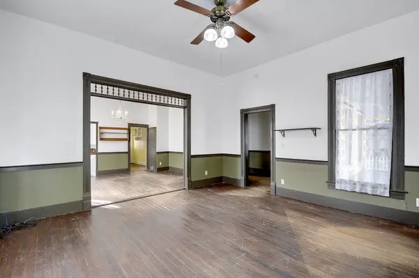304 Olive ST, Smithville, TX 78957