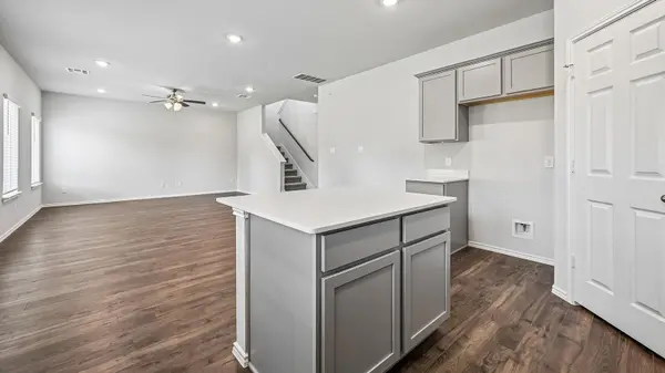 401 Hector LOOP, Georgetown, TX 78626