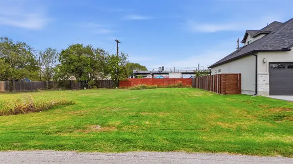305 W Lane Ave, Manor, TX 78653
