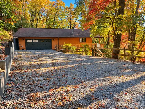 224 Viking TRL, Hendersonville, NC 28739