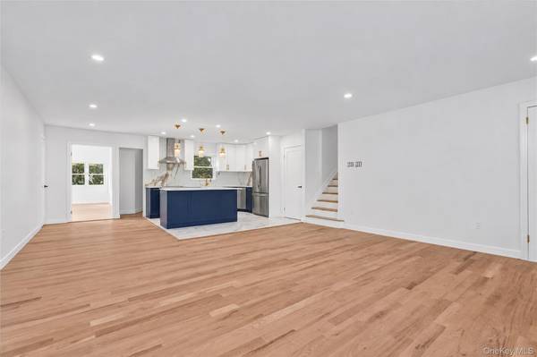 23 Davison PL, Freeport, NY 11520