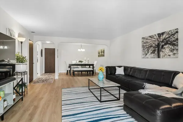 2300 W Talcott RD #2B1, Park Ridge, IL 60068