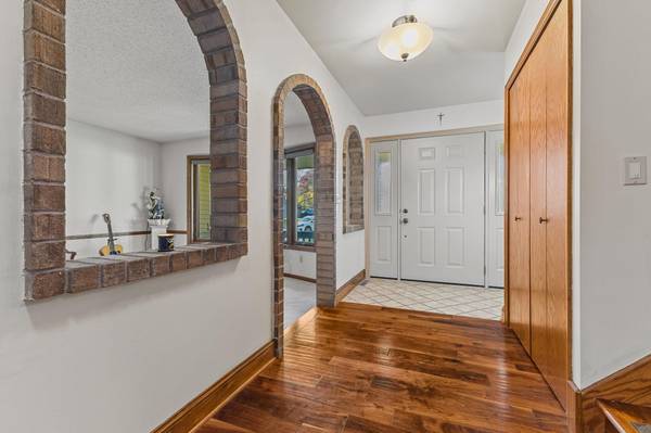 14884 Tealwood CT, Eden Prairie, MN 55347