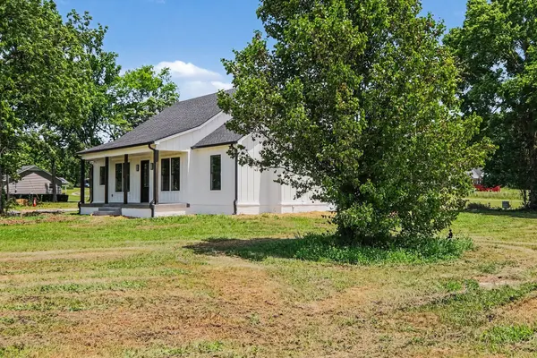 1798 Twin Caves Dr, Lewisburg, TN 37091