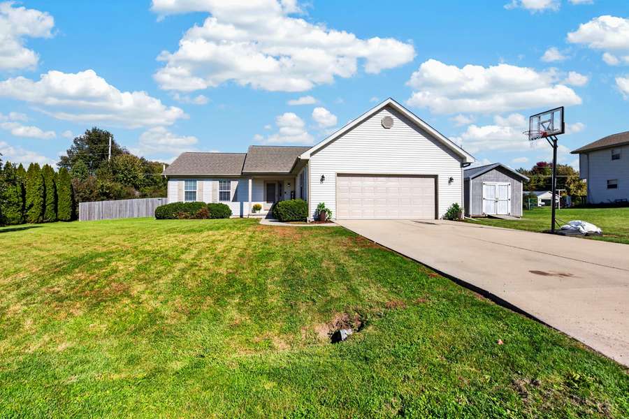 103 Merganser CT, Downs, IL 61736