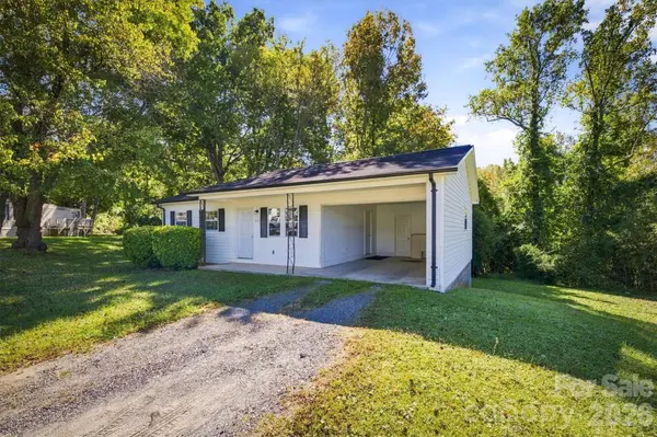 2476 Watts ST, Morganton, NC 28655