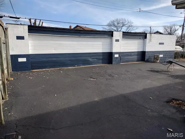 7950 N Broadway, St Louis, MO 63147