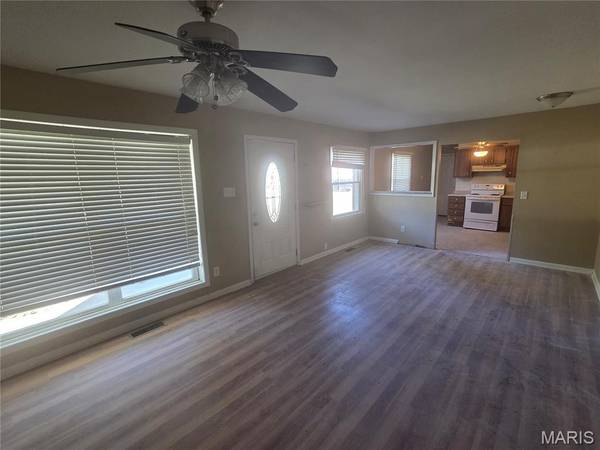 33 Steeplechase DR, St Peters, MO 63376