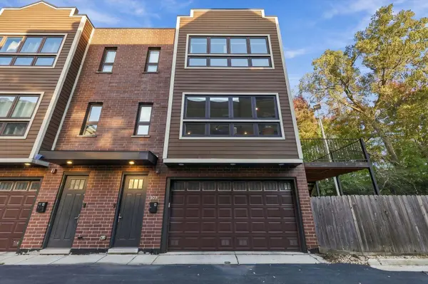 2957 W Cornelia AVE #4, Chicago, IL 60618