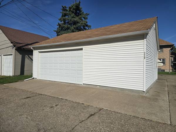 1117 W Locust ST, Davenport, IA 52804