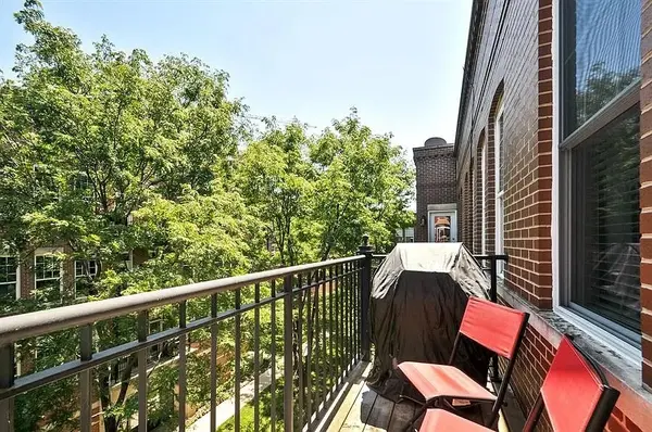 301 W SCOTT ST #204, Chicago, IL 60610