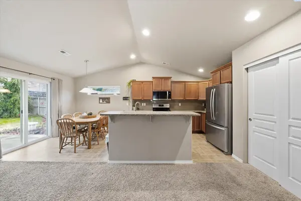 2208 S Kellogg Pl, Kennewick, WA 99338