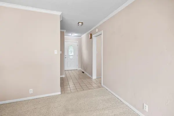 107 Downing Rd, Hutchinson, KS 67502