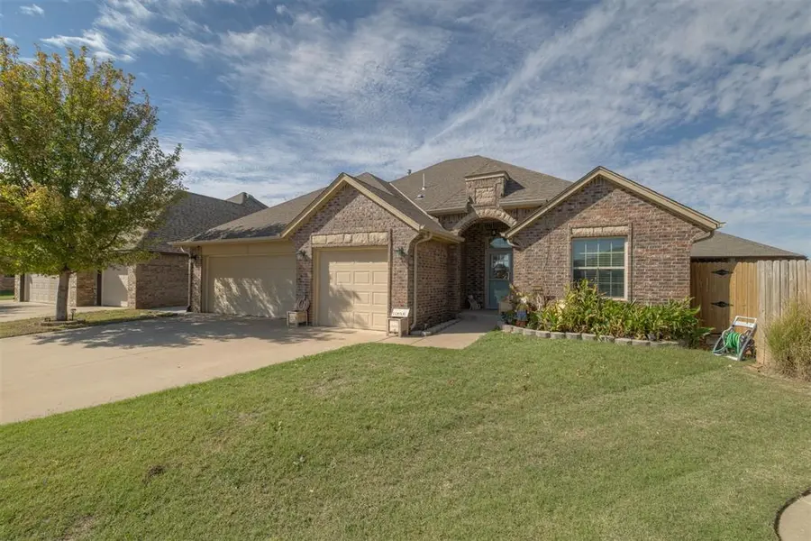 11717 SW 22nd TER, Yukon, OK 73099