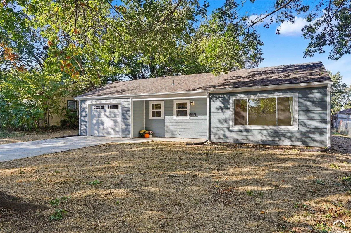 2508 Moundview DR, Lawrence, KS 66049