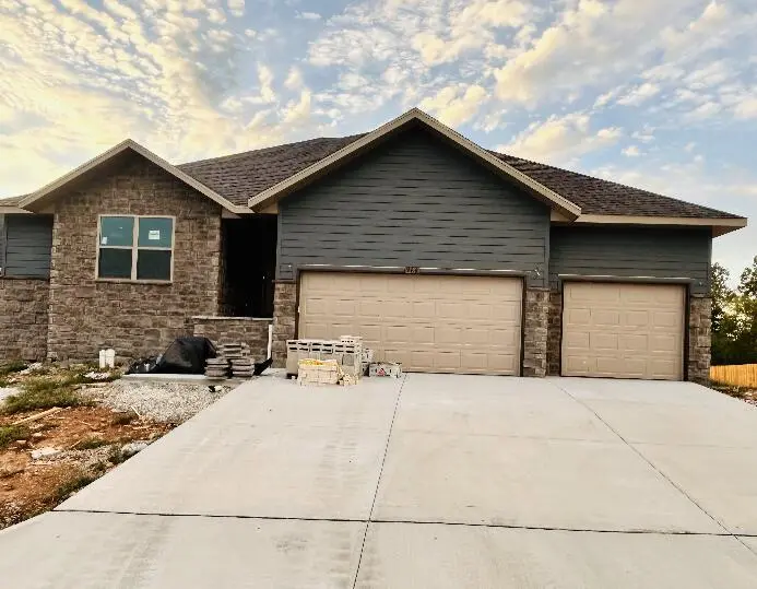 966 S Pindall LN, Nixa, MO 65714