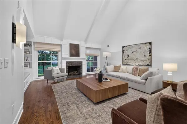 7904 Bristol CT, Prairie Village, KS 66208