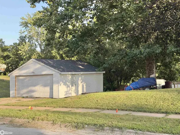 632 N Cooper, Ottumwa, IA 52501