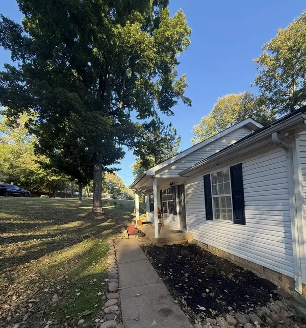 2067 Sugar Tree Dr, Lewisburg, TN 37091