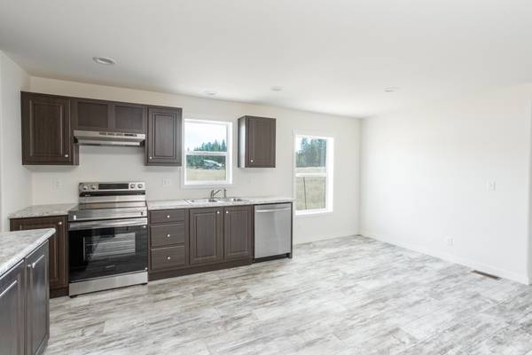 7910 E Valley Rd, Elk, WA 99009