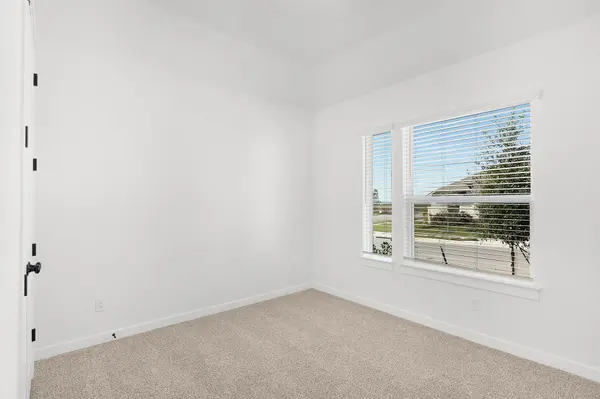 4312 College Square DR, Round Rock, TX 78665
