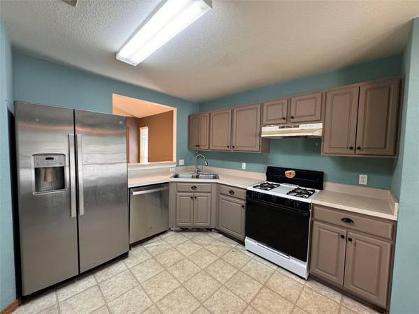207 Wilderness TRL, Elgin, TX 78621