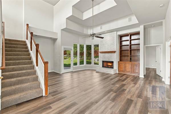 501 Rolling Green DR, Lakeway, TX 78734