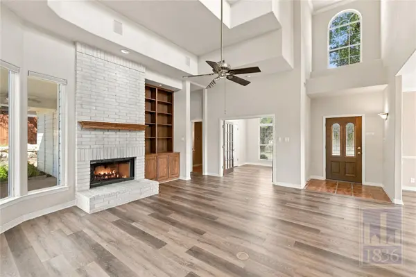 501 Rolling Green DR, Lakeway, TX 78734