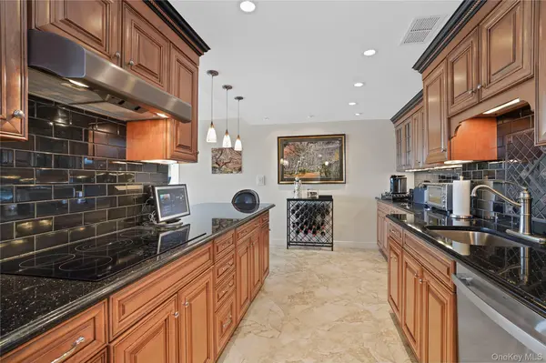 300 High Point DR #610, Hartsdale, NY 10530