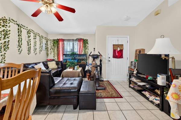 3044 INDIA PALM DR, Edgewater, FL 32141