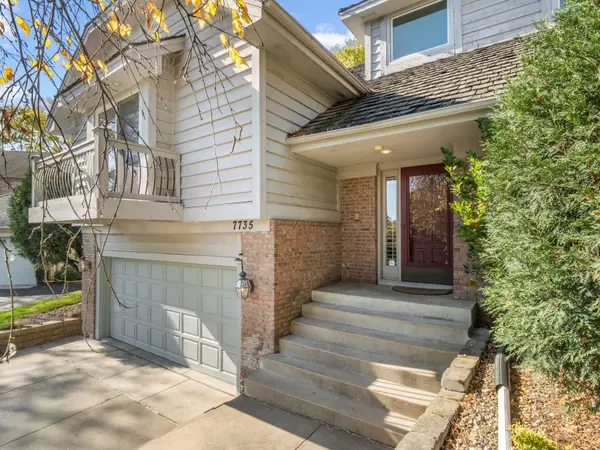 7735 Tanglewood CT, Edina, MN 55439