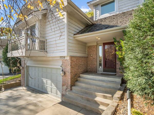 7735 Tanglewood CT, Edina, MN 55439