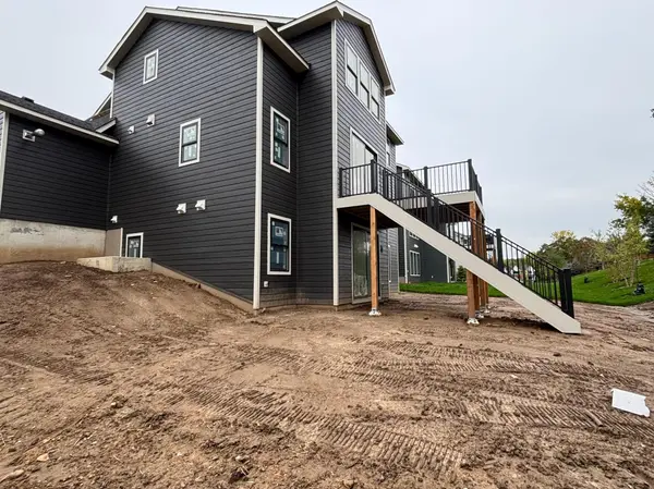 6197 Harkness LN S, Cottage Grove, MN 55016