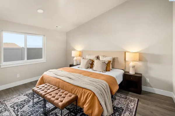 7088 W W 24th Ave., Kennewick, WA 99338