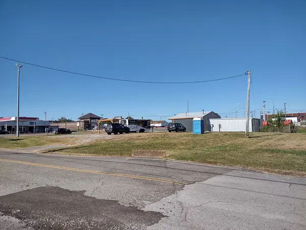 610 N Locust Ave, Lawrenceburg, TN 38464