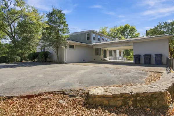 810 Academy Ln, Columbia, TN 38401