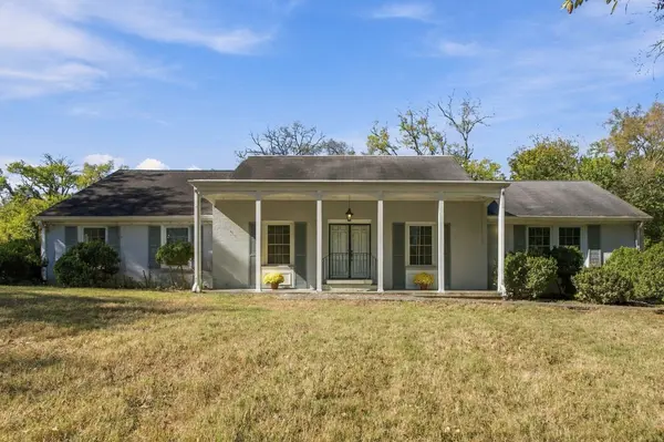 810 Academy Ln, Columbia, TN 38401