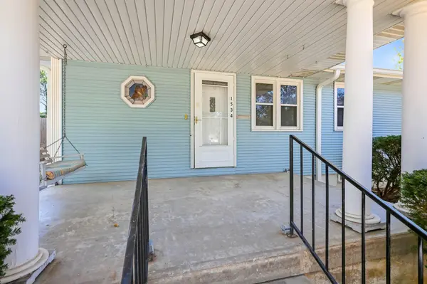 1534 E Livingston ST, Springfield, MO 65803