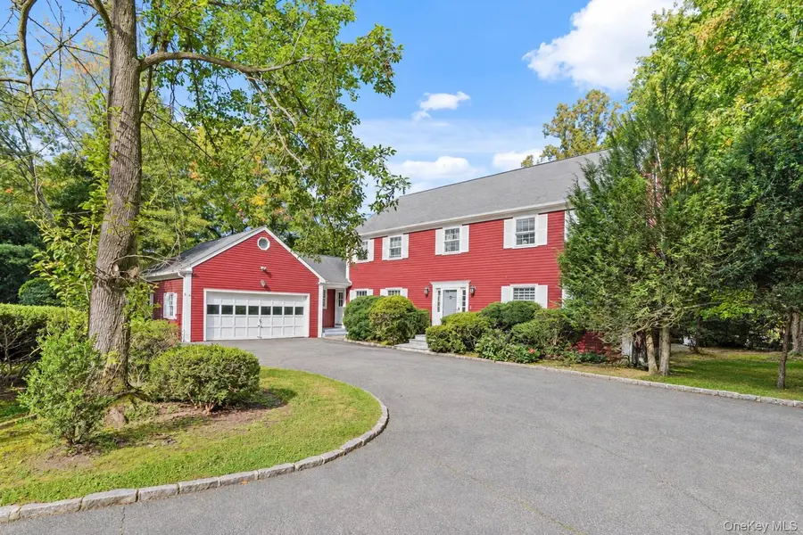 20 Old Farm LN, Hartsdale, NY 10530