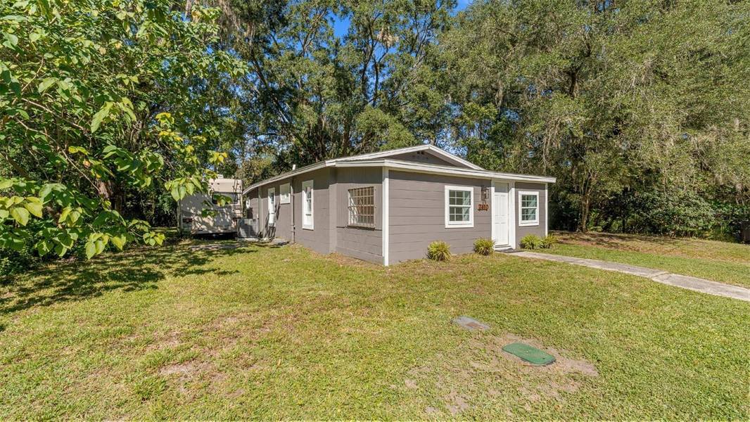 2410 NE 3RD PL, Gainesville, FL 32641