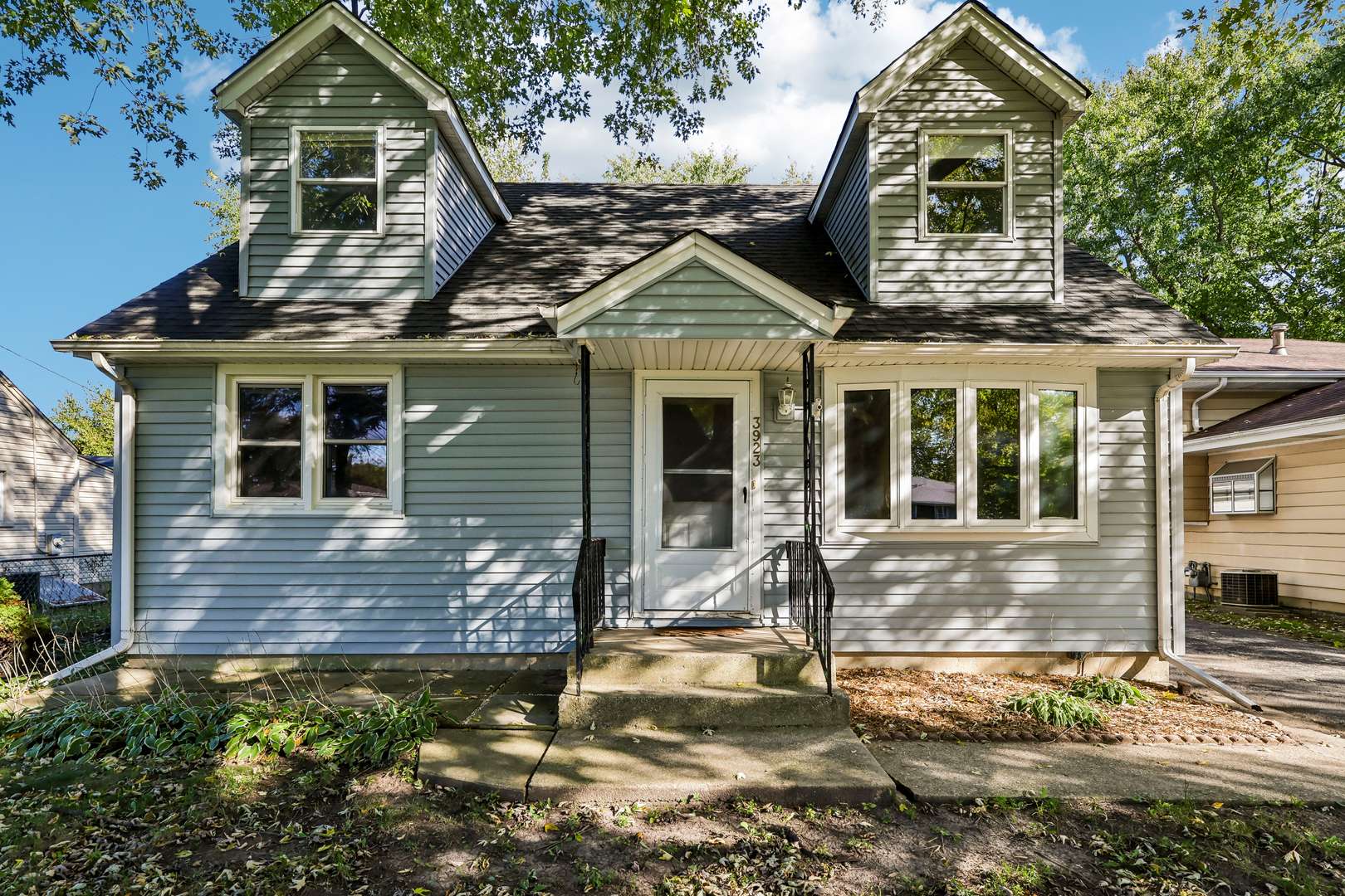 3923 N Adams ST, Westmont, IL 60559