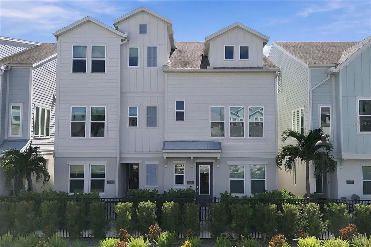 2316 LINDSTROM ST, Sarasota, FL 34237