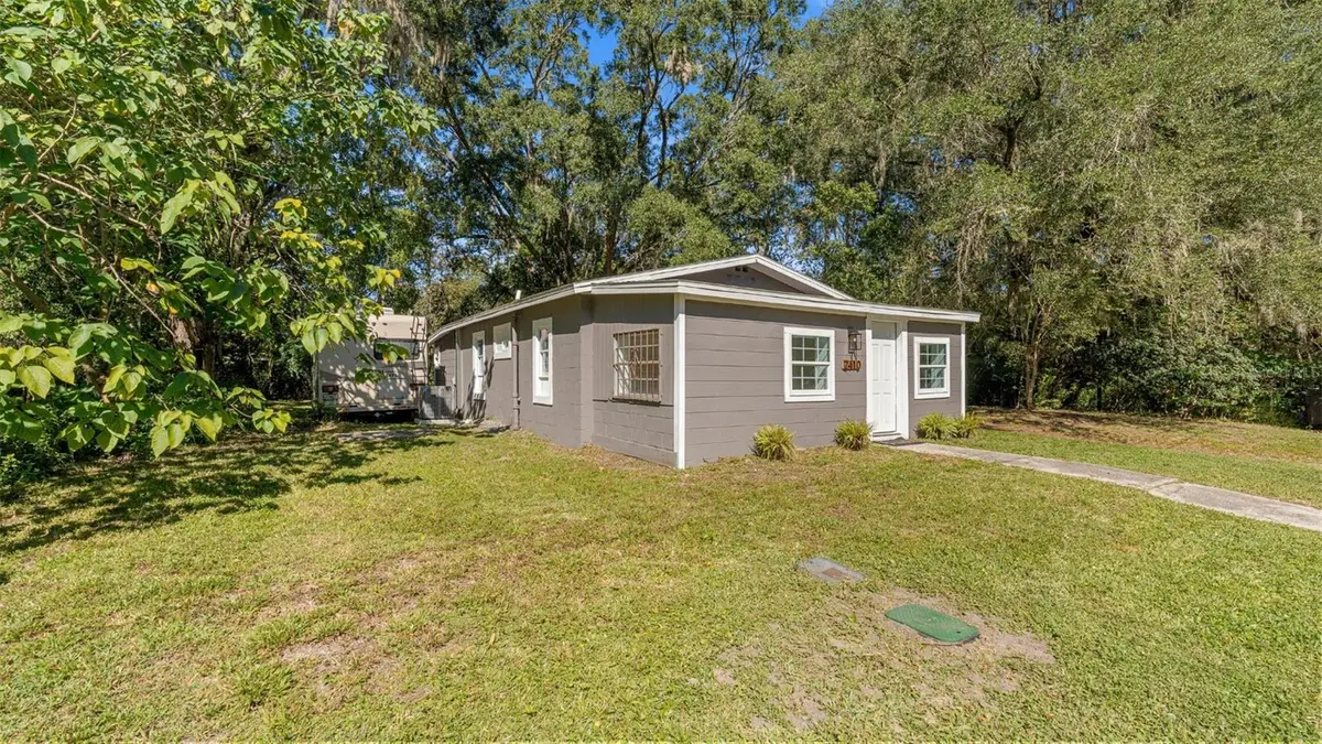 2410 NE 3RD PL, Gainesville, FL 32641