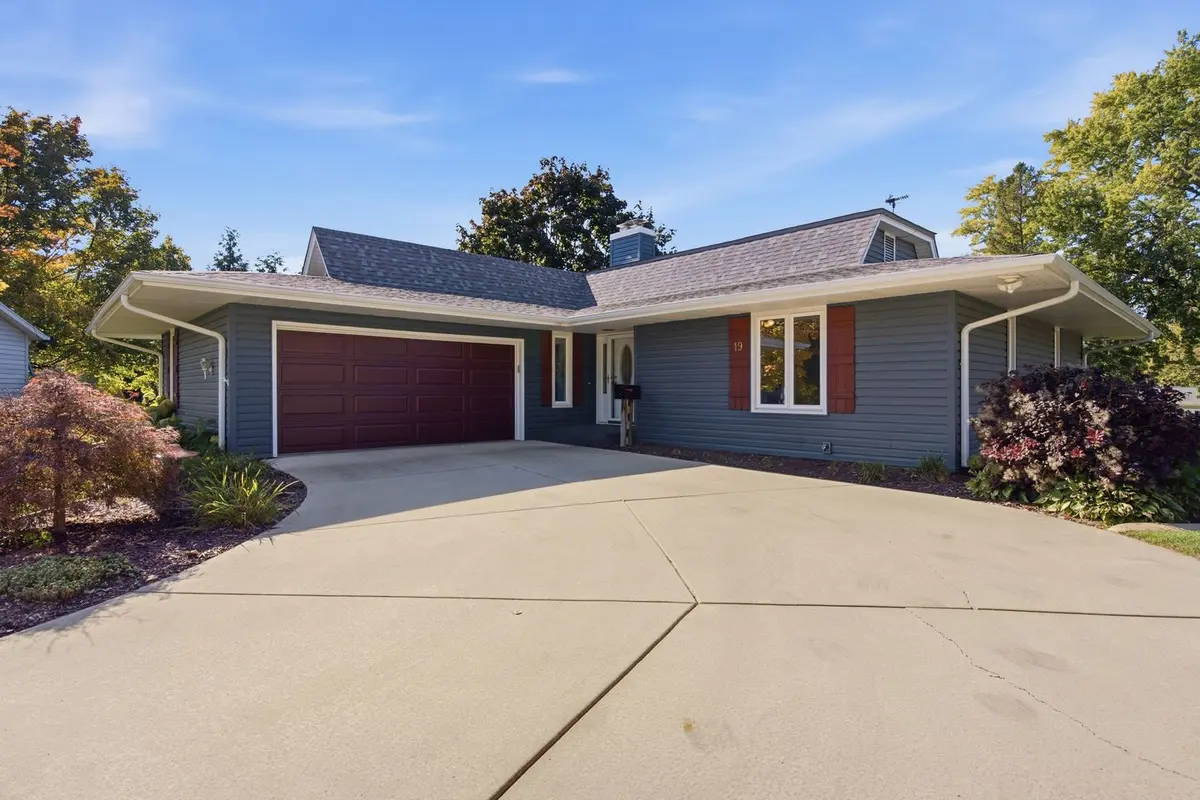 19 Cebold DR, Montgomery, IL 60538