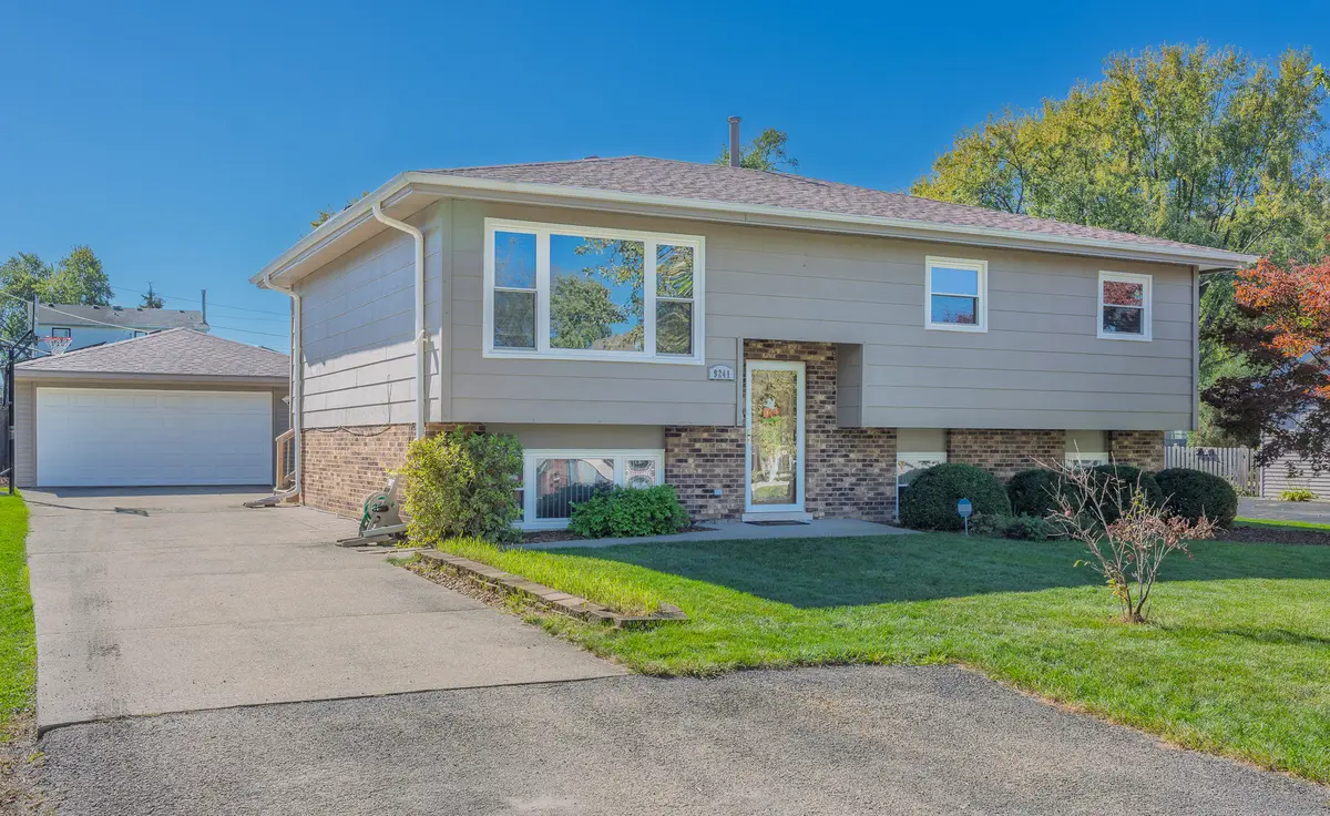 9241 Pleasant AVE, Tinley Park, IL 60477