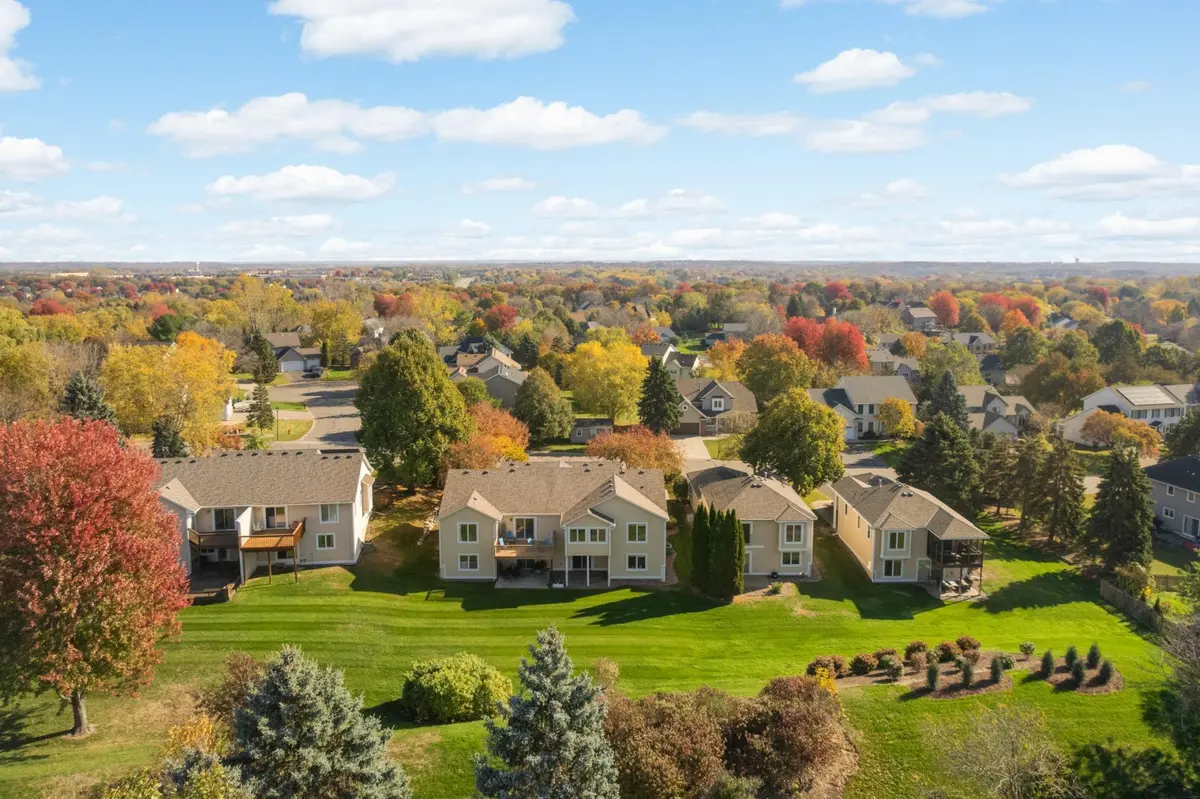 808 Winterberry DR, Woodbury, MN 55125